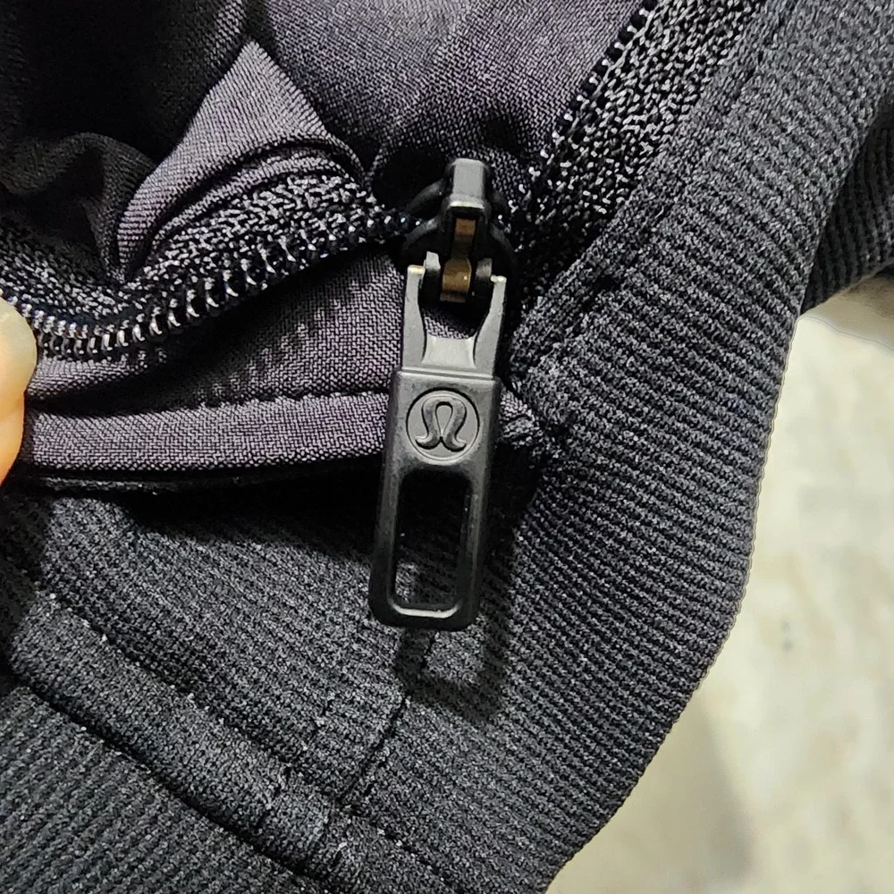 Lululemon Men's Sojourn Jacket  Size L  Black  Full Zip sporty casual